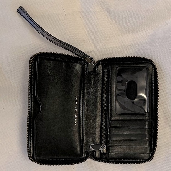 Marc by Marc Jacobs Classic Q Wingman Wristlet Wallet - Picture 2 of 3